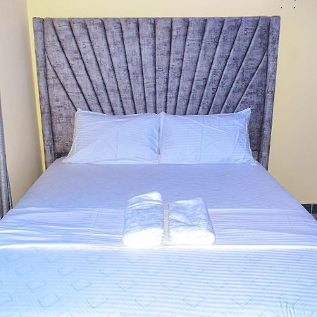 Lux Suites Bamburi Furnished Apartments エクステリア 写真