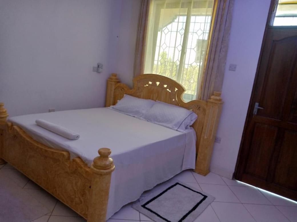 Lux Suites Bamburi Furnished Apartments エクステリア 写真