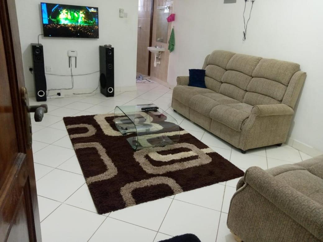 Lux Suites Bamburi Furnished Apartments エクステリア 写真