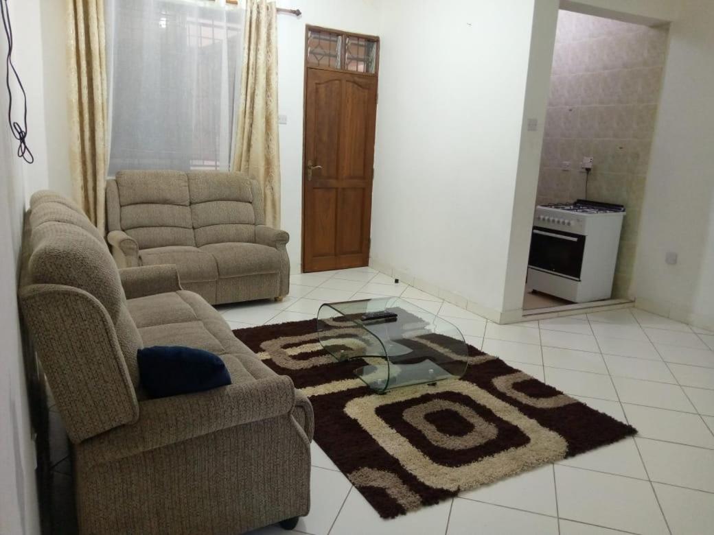 Lux Suites Bamburi Furnished Apartments エクステリア 写真