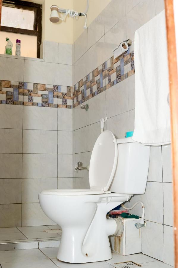 Lux Suites Bamburi Furnished Apartments エクステリア 写真