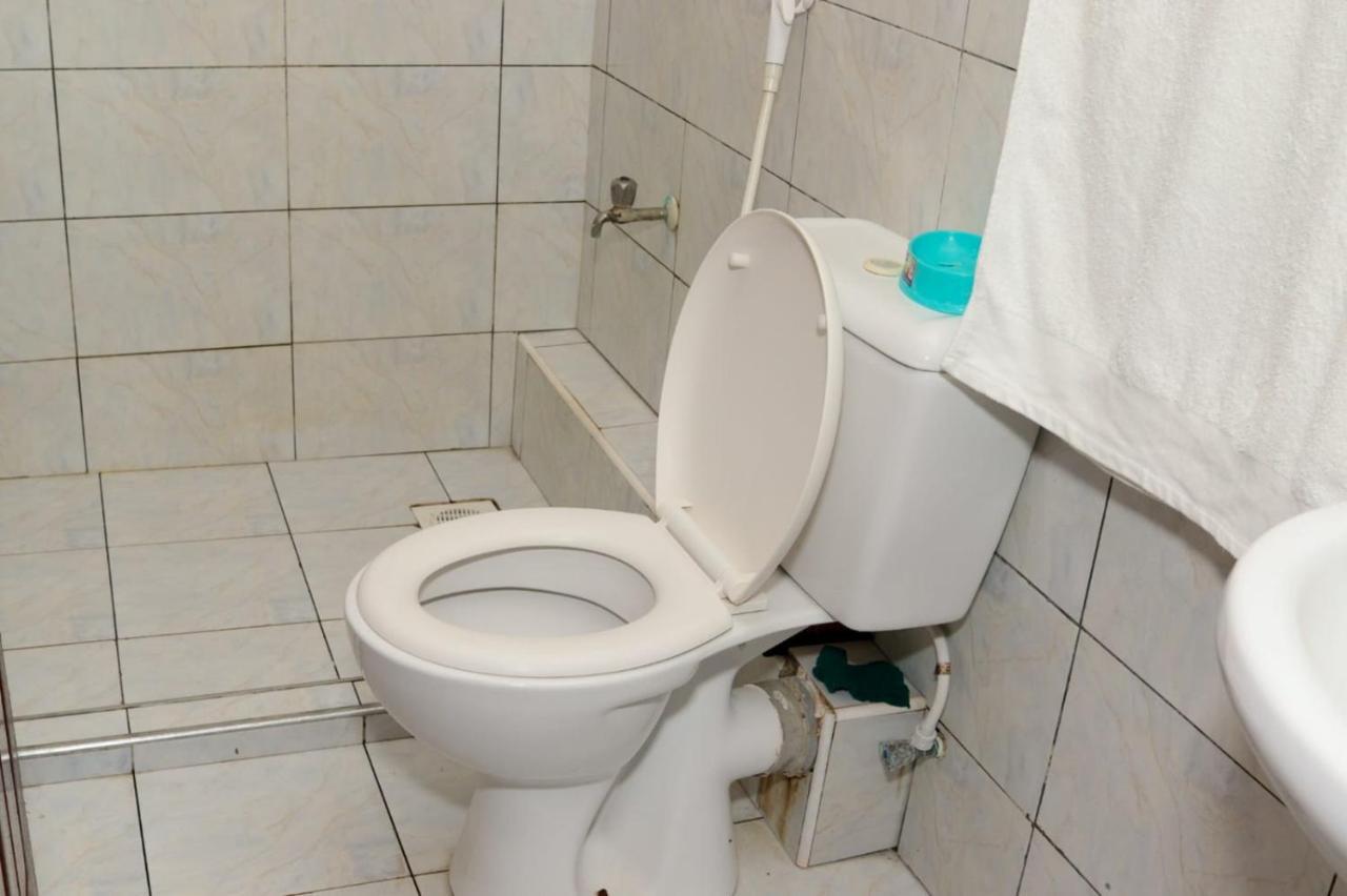 Lux Suites Bamburi Furnished Apartments エクステリア 写真