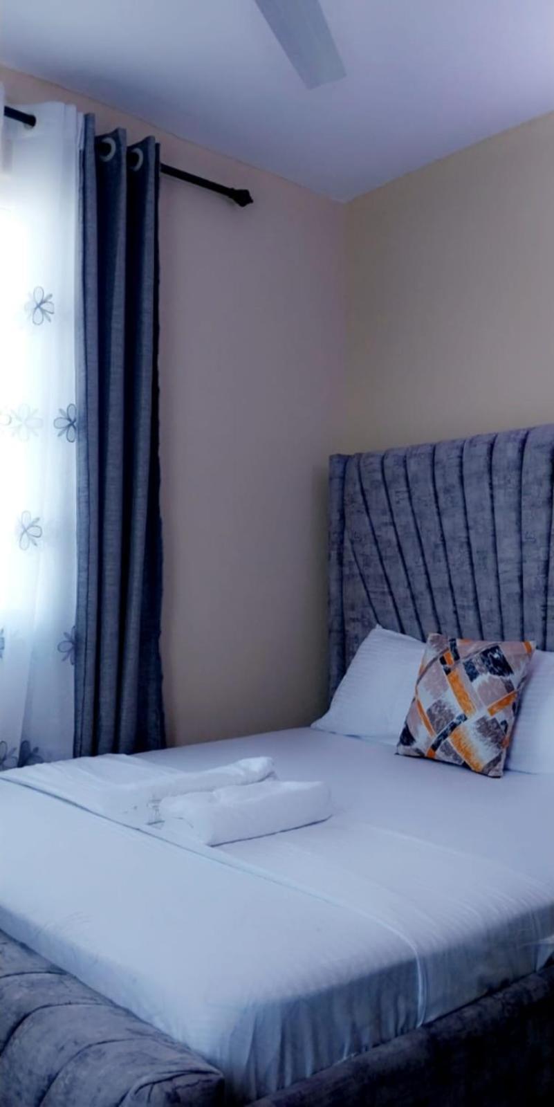 Lux Suites Bamburi Furnished Apartments エクステリア 写真