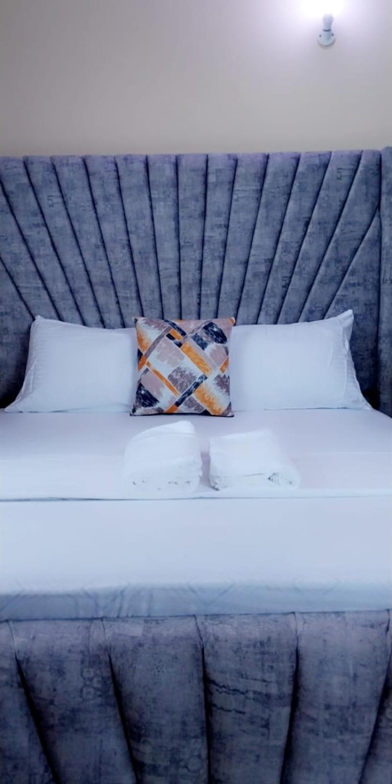 Lux Suites Bamburi Furnished Apartments エクステリア 写真