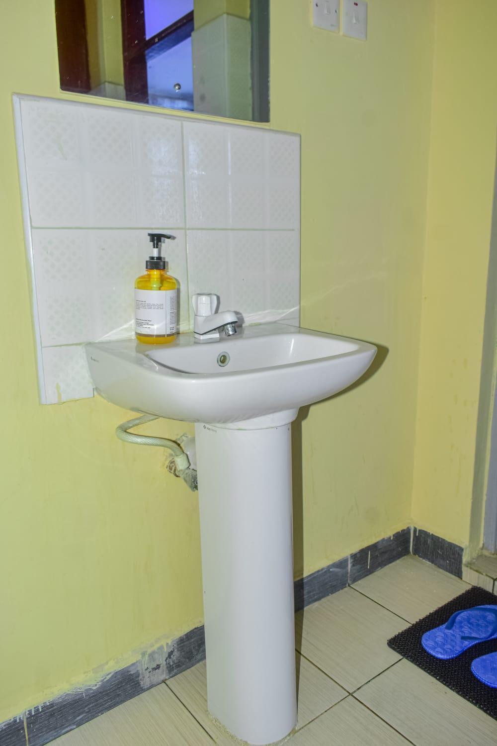 Lux Suites Bamburi Furnished Apartments エクステリア 写真