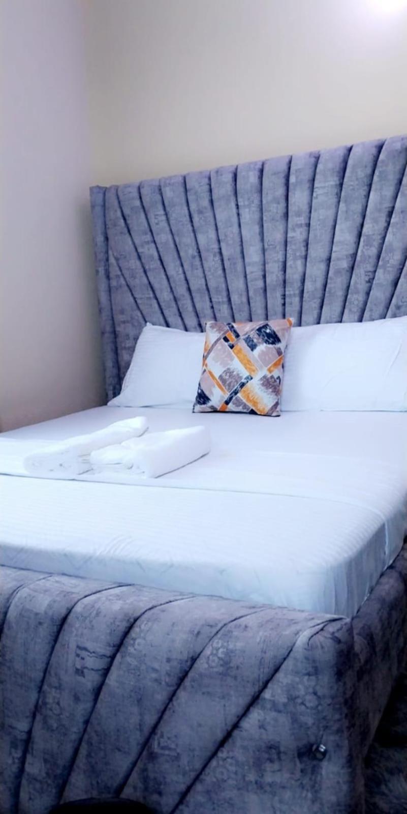 Lux Suites Bamburi Furnished Apartments エクステリア 写真